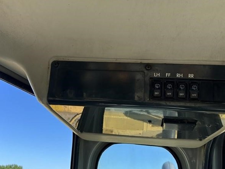 komatsu-d65ex-12-image-56