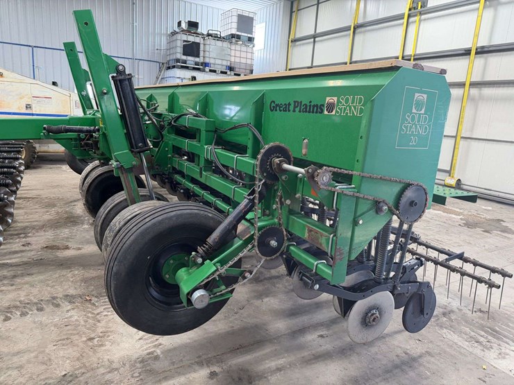 great-plains-20’-grain-drill,-10”-spacing,-3pt-converted-into-a-pull-type,-has-markers,-front-coulte-image-7