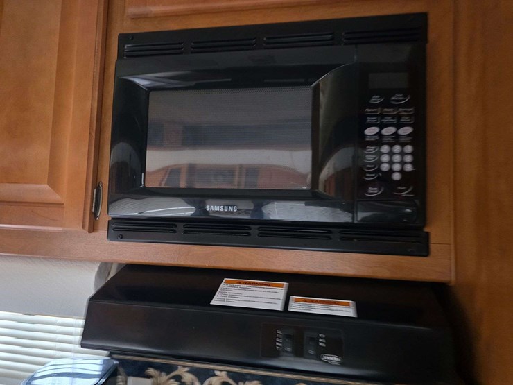 2004-prowler-fleetwood-5th-wheel-rv,-model-255-bhs,-12’-slide-out,-newer-19’-awning,-1-queen-front-b-image-49