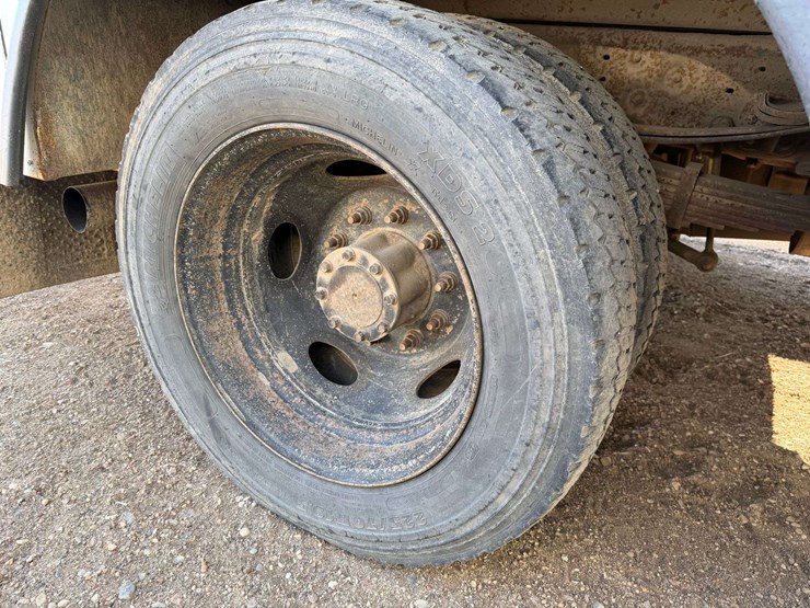 2006-ford-f550-image-21