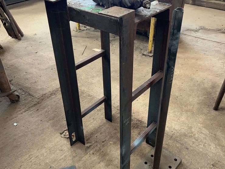 work-stand-&-1"-air-impact-wrench-image-2