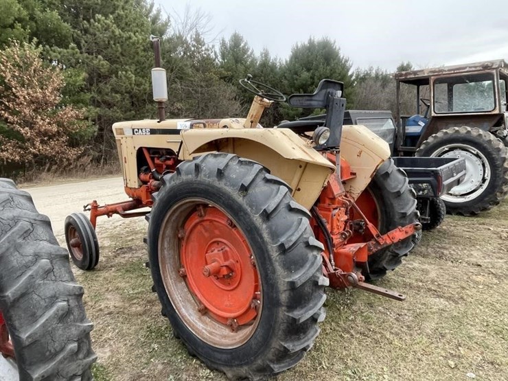 case-730-comfort-king-tractor-image-9