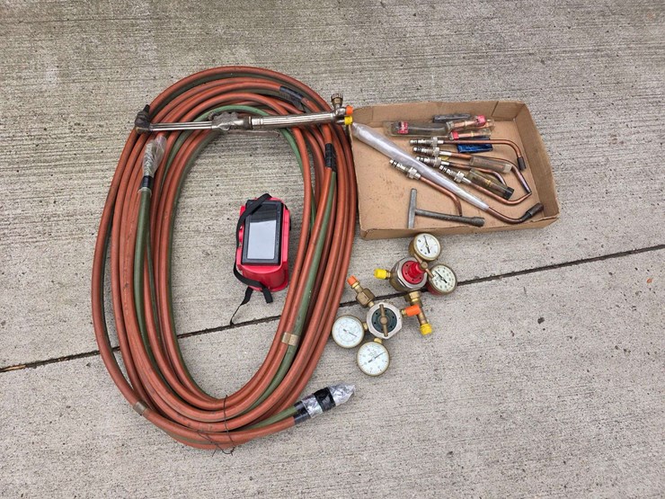 acetylene-smith-brand-torch,-hoses-and-misc,-freshly-rebuilt-regulator-and-misc-tips-image-2