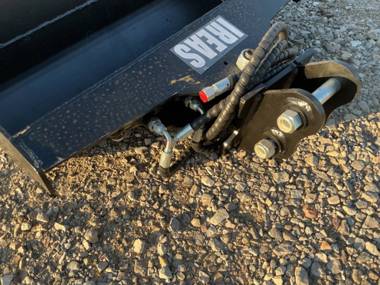 hydraulic-tilting-bucket-for-mini-excavator-image-2