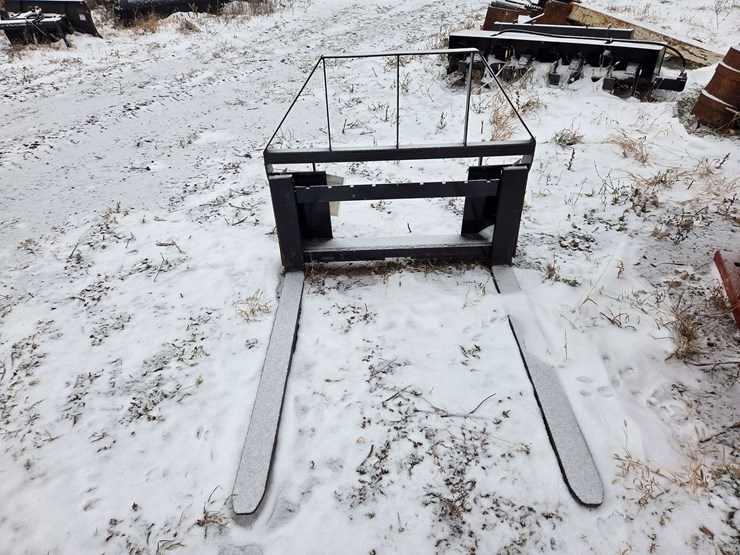 pallet-forks-skidsteer-quick-attach.-this-item-is-located-in-south-dakota,-therefore-south-dakota-sa-image-4