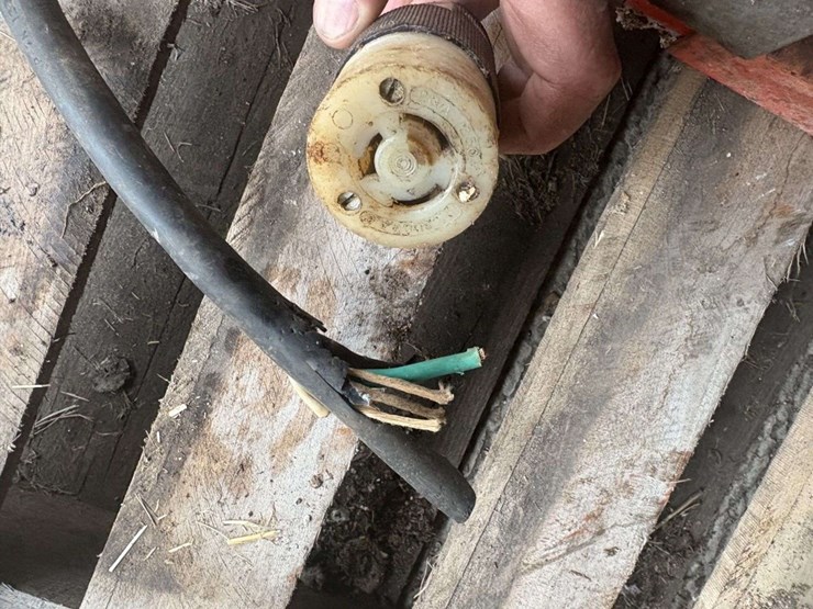 electric-motor,-7.5hp,-1ph,-220v,-(no-plug),-30a-110v-plug-image-4