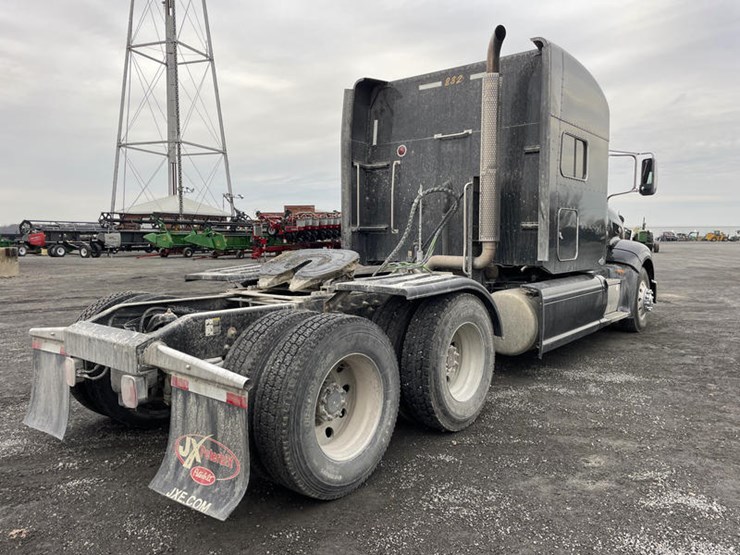 peterbilt-386-image-18