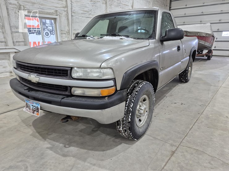 2000-chevrolet-silverado-2500-image-1