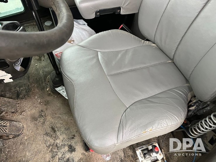 2005-kenworth-t800-image-42