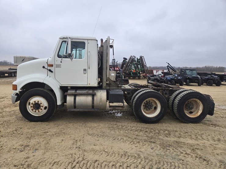 2000-international-8100-image-14