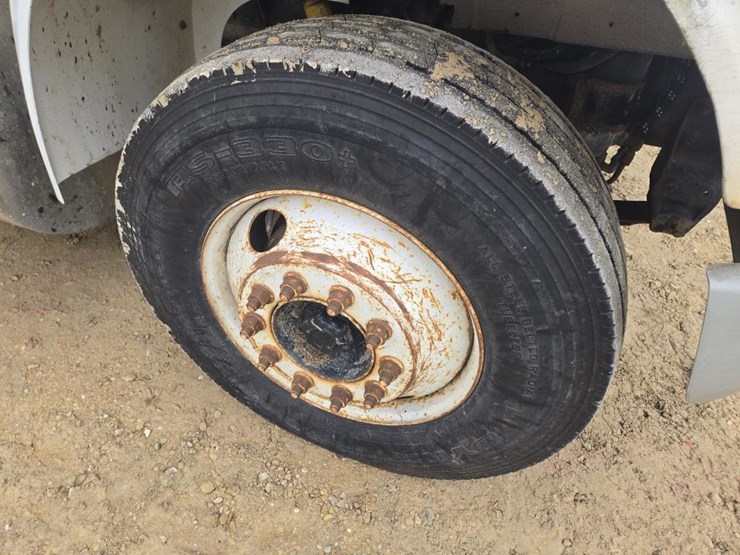 2000-international-8100-image-4