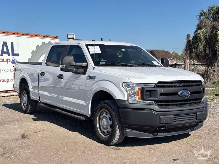 2018-ford-f-150-4x4-crew-cab-pickup-truck-image-2