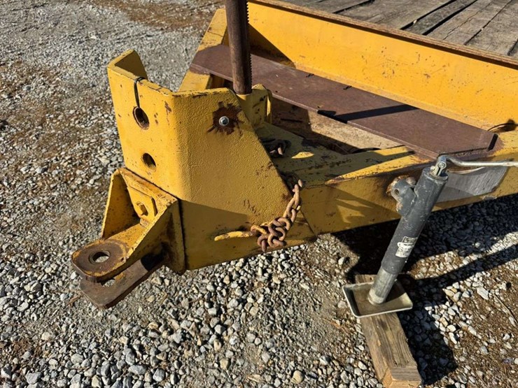 tri-axle-equipment-trailer-image-6