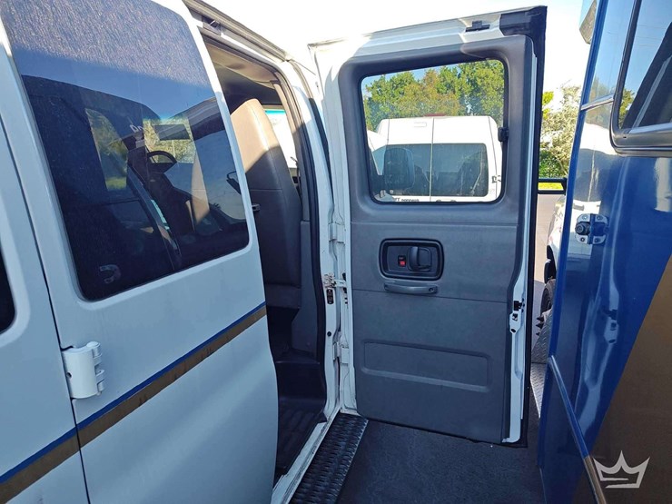 2015-chevrolet-express-2500-image-23