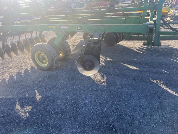 john-deere-235-image-4