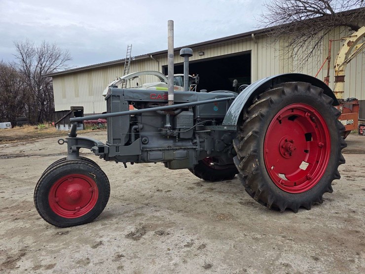1938-case-cc-narrow-front-tractor,-new-12.4/11-36-rears,-pto,-crank-start,-sn:-4200966,-rebuilt-fro-image-1