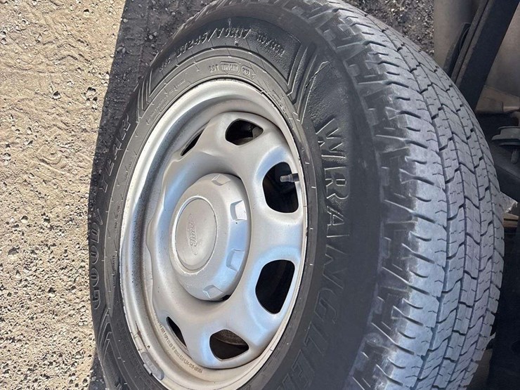 2018-ford-f-150-4x4-crew-cab-pickup-truck-image-25