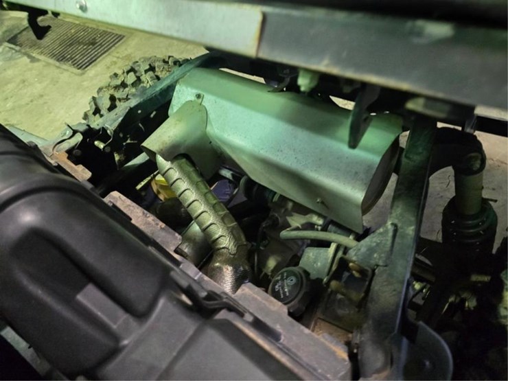 2012-john-deere-gator-image-18