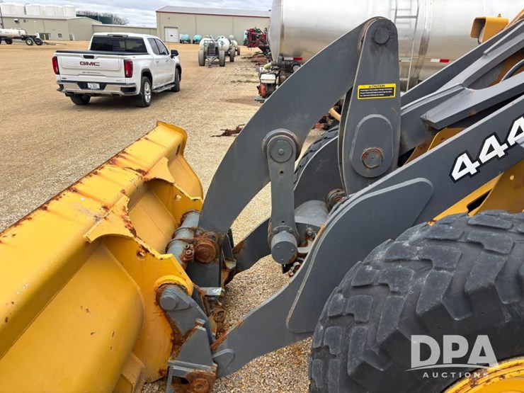 2007-deere-444j-image-21