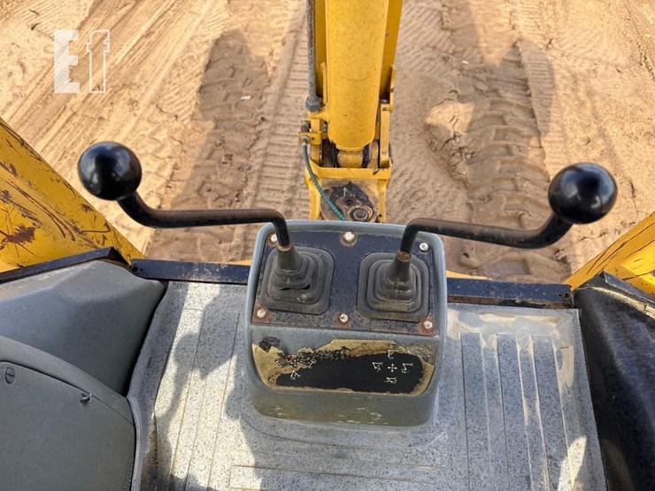 2004-caterpillar-416d-image-32