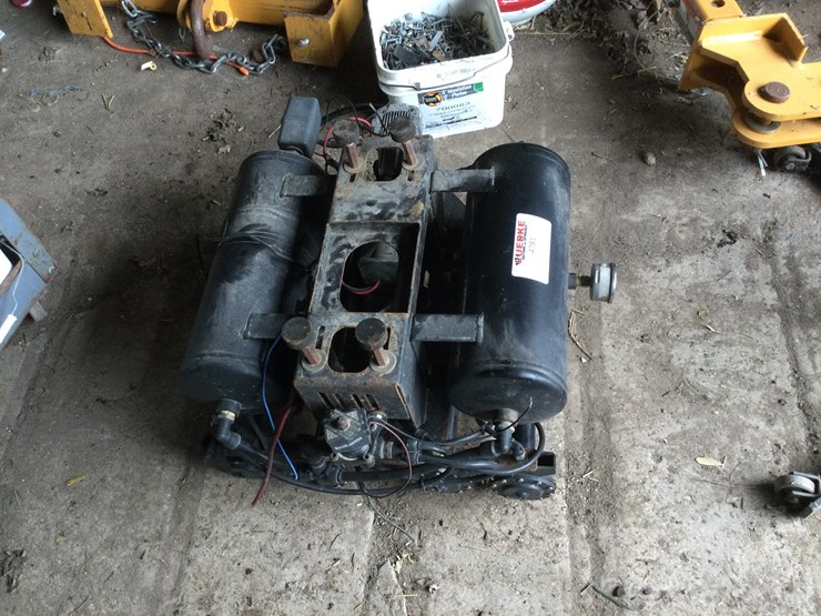 #4781-•-air-horn-set:-location:-w2486-smies-rd,-oostburg,-wi-53070-image-1