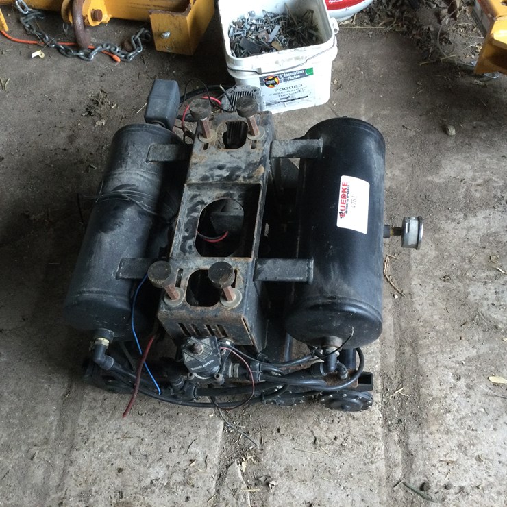 #4781 • Air Horn Set: Location: W2486 Smies Rd, Oostburg, WI 53070