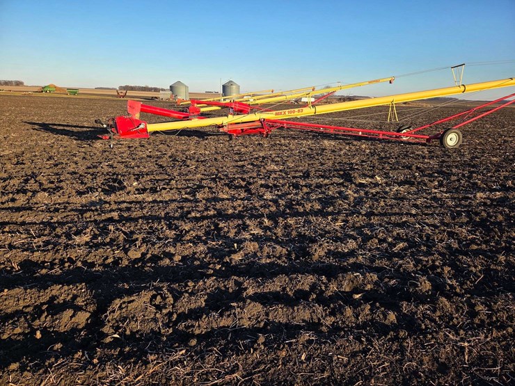 westfield-10”-x-83’-auger-with-swing-hopper,-16”-tires,-works-good,-used-fall-of-‘25-image-4