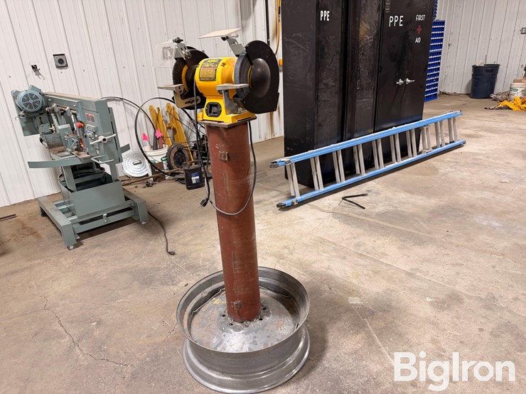 2022-dewalt-dw758-bench-grinder-image-1