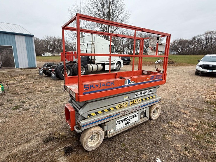 sky-jacker-model-3220-battery-powered-lift,-32”-wide-platform-w/3’-extension,-will-lift-20’,-474-hou-image-7