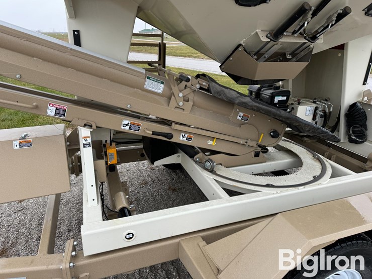 2023-unverferth-2755-seed-tender-image-15