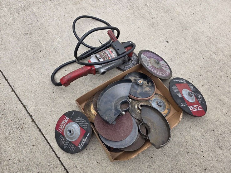 milwaukee-9”-heavy-duty-sander/grinder-with-extra-misc-wheels-image-6