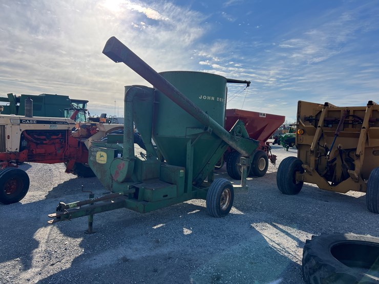 john-deere-400-image-1