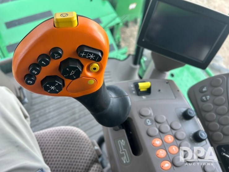 john-deere-w235-image-34