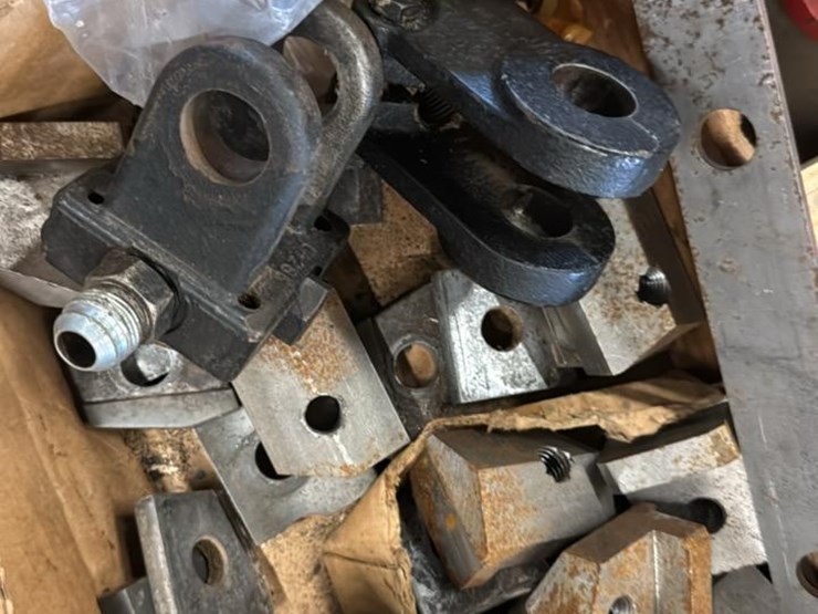 #196-•-skid-of-cylinders*-image-5