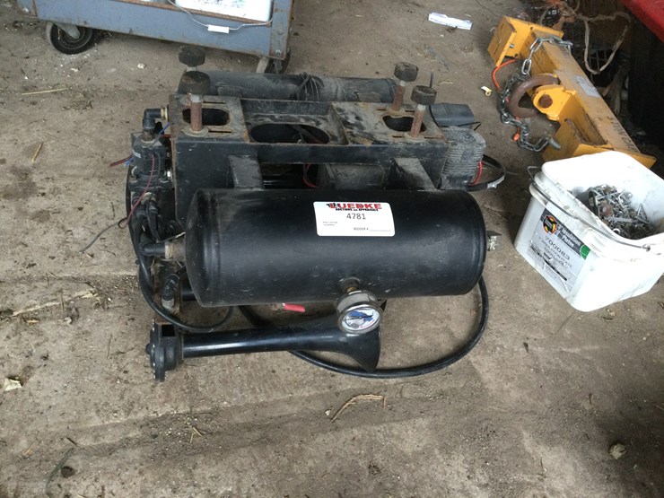 #4781-•-air-horn-set:-location:-w2486-smies-rd,-oostburg,-wi-53070-image-2