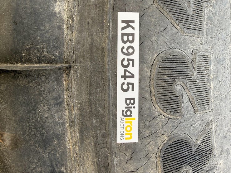 11r24.5-tires-on-valley-pivot-rims-image-13