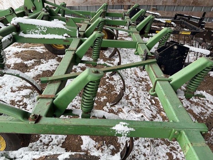 john-deere-17-image-24