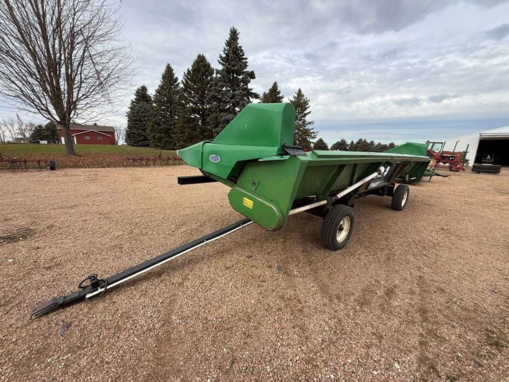 2024-john-deere-12-image-9