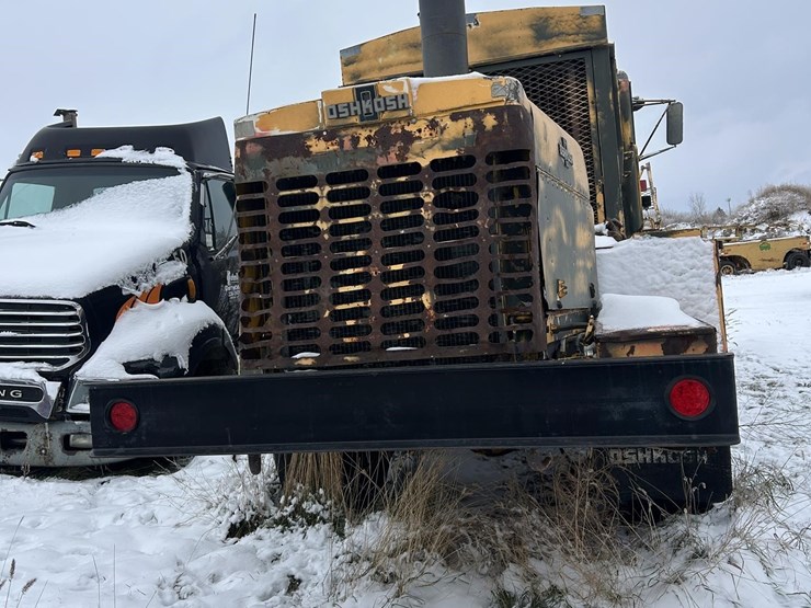 1981-oshkosh-green-snow-blower-image-5