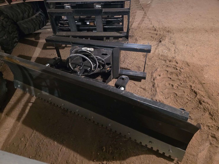 new-84”-hydraulic-tilt-snow-pusher,-bolt-on-notched-cutting-edge,-flat-couplers,-believed-to-be-jct-image-3