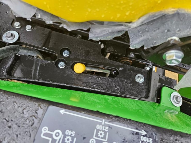 john-deere-1025-image-27