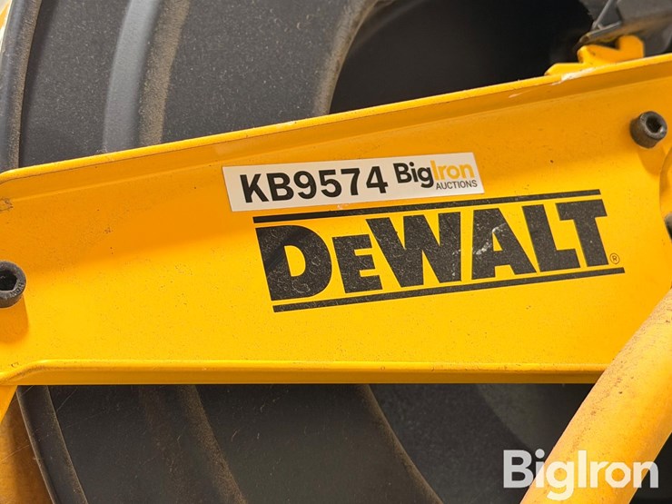 dewalt-dxcm024-0344-dbl.-arm-hose-reel-w/-1/2"-x-50'-premium-rubber-hose-image-9