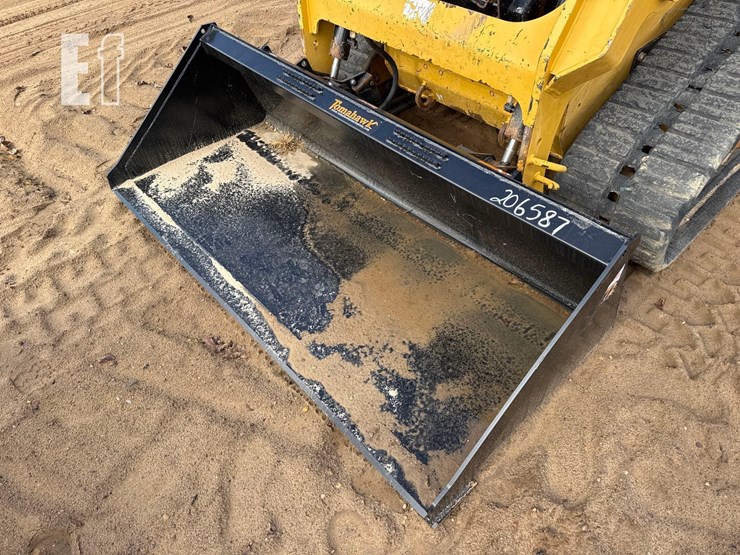 2017-caterpillar-239d-image-17