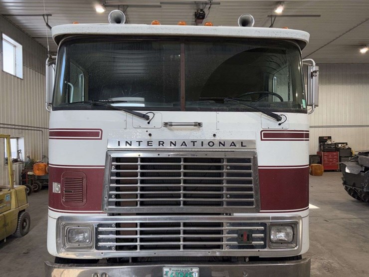 1983-international-co9670-cabover-semi-tractor,-xl-series,-400-cummins,-13-speed,-11r24.5-rears-on-s-image-27