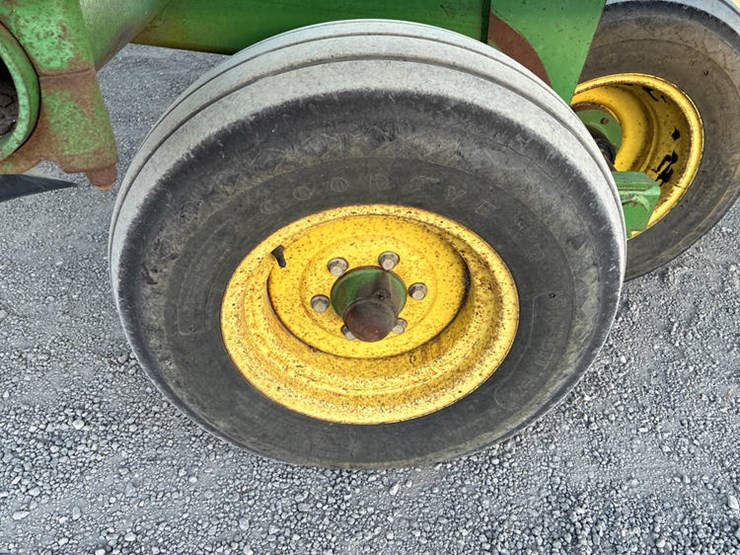 john-deere-726-image-43