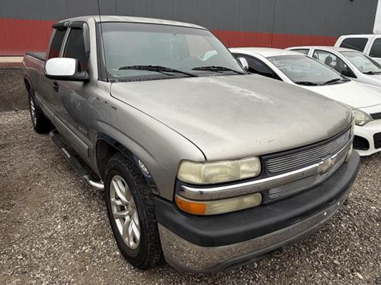 2000-chevrolet-1500-image-2