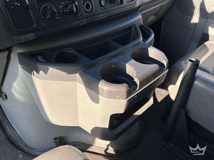 2011-ford-cargo-image-15