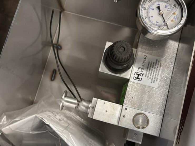 #194-•-skid-of-parts*-image-6