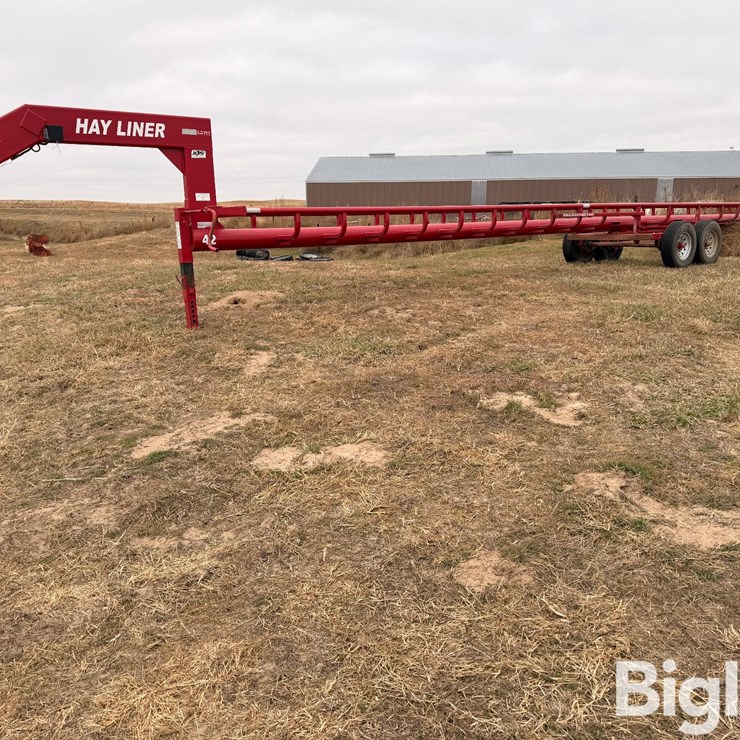 2023 Hayliner 42GN 8-Bale Dump Wagon