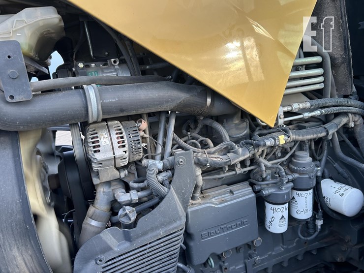 2014-challenger-mt585d-image-48